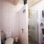 דירה Charming Portuguese Style Apartment, For Rent 