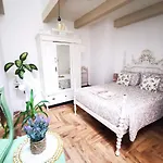 דירה Charming Portuguese Style Apartment, For Rent 