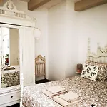 דירה Charming Portuguese Style Apartment, For Rent 