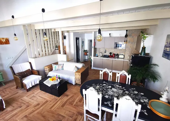 Charming Portuguese Style Apartment, For Rent Vida à Portuguesa, Gaivota Local